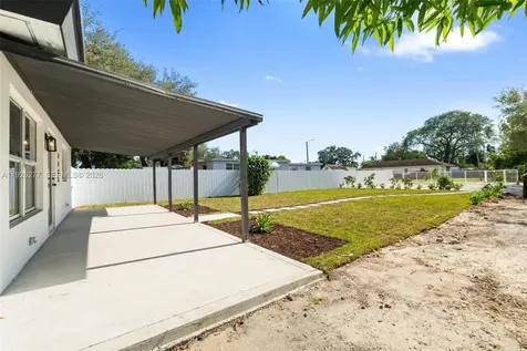2285 NW 89th Street Miami FL 33147