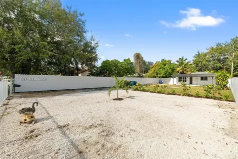 2285 NW 89th Street Miami FL 33147