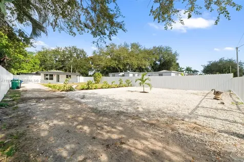 2285 NW 89th Street Miami FL 33147