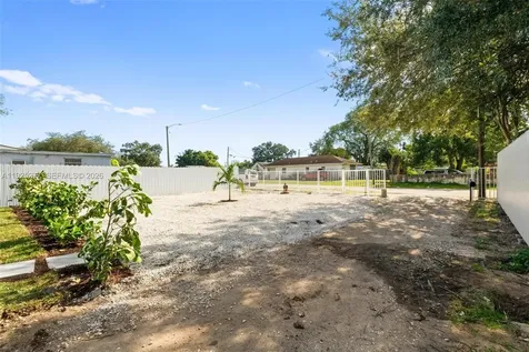 2285 NW 89th Street Miami FL 33147