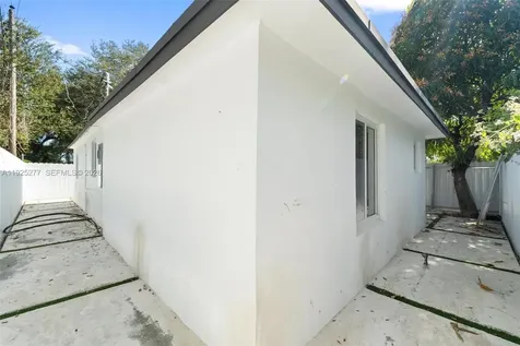 2285 NW 89th Street Miami FL 33147