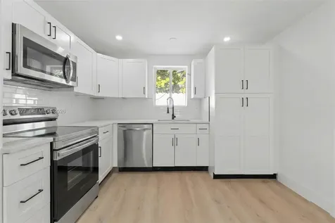 2285 NW 89th Street Miami FL 33147