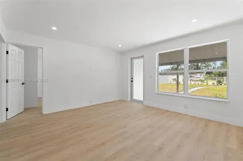 2285 NW 89th Street Miami FL 33147