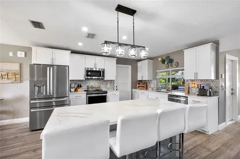 8831 NW 11th Street Pembroke Pines FL 33024