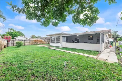 8831 NW 11th Street Pembroke Pines FL 33024