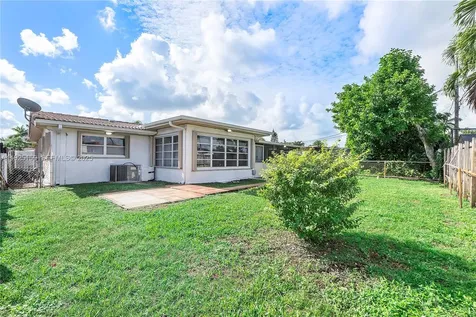 8831 NW 11th Street Pembroke Pines FL 33024