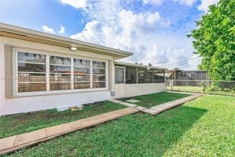 8831 NW 11th Street Pembroke Pines FL 33024