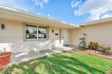 8831 NW 11th Street Pembroke Pines FL 33024
