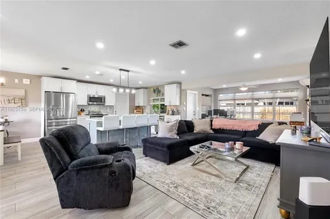 8831 NW 11th Street Pembroke Pines FL 33024