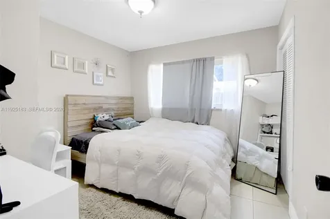 6810 Farragut Street Hollywood FL 33024