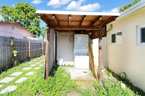 6810 Farragut Street Hollywood FL 33024