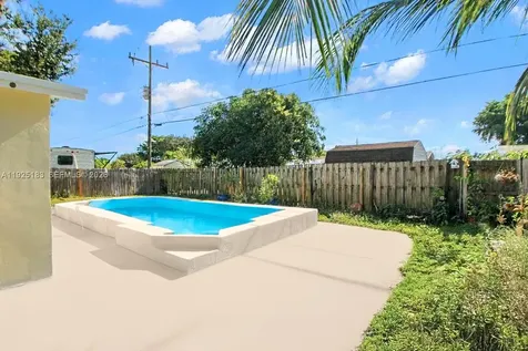 6810 Farragut Street Hollywood FL 33024