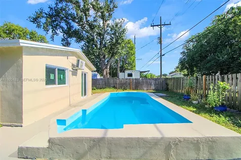 6810 Farragut Street Hollywood FL 33024