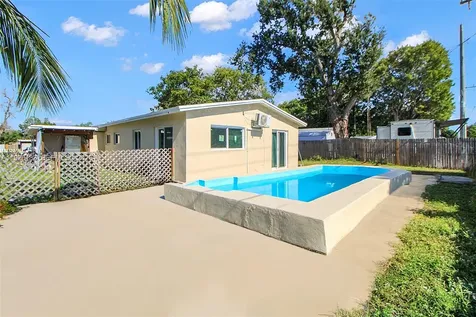 6810 Farragut Street Hollywood FL 33024