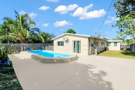 6810 Farragut Street Hollywood FL 33024