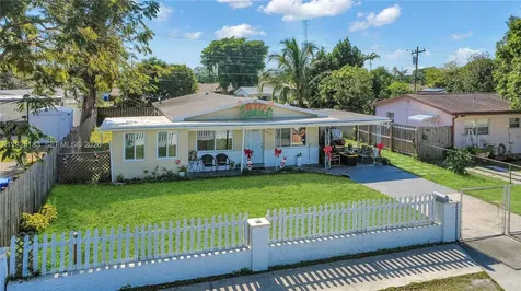 6810 Farragut Street Hollywood FL 33024
