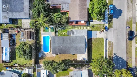 6810 Farragut Street Hollywood FL 33024