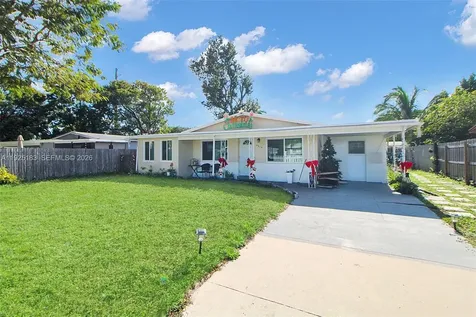 6810 Farragut Street Hollywood FL 33024