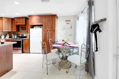 6810 Farragut Street Hollywood FL 33024