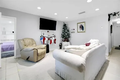 6810 Farragut Street Hollywood FL 33024