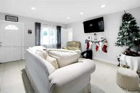 6810 Farragut Street Hollywood FL 33024