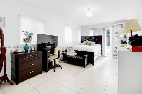6810 Farragut Street Hollywood FL 33024