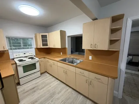 2459 NW 28th Street Miami FL 33142