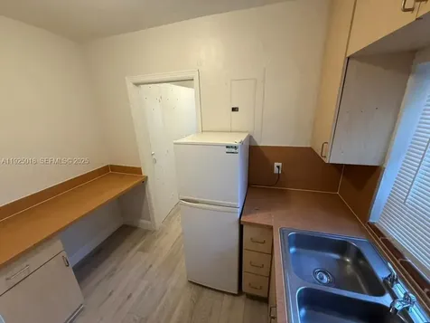 2459 NW 28th Street Miami FL 33142