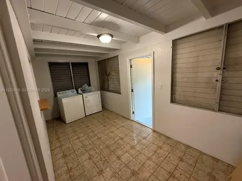 2459 NW 28th Street Miami FL 33142