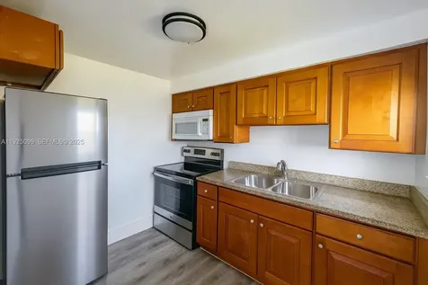 4017 SW 24th Street West Park FL 33023