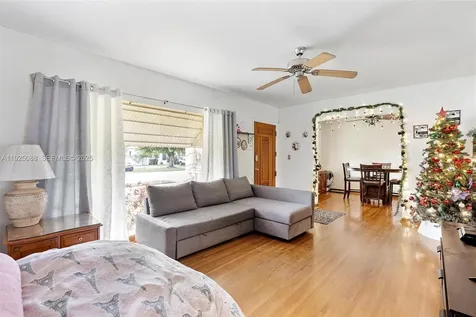 355 W 54th Street Hialeah FL 33012