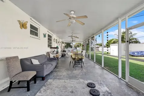 355 W 54th Street Hialeah FL 33012