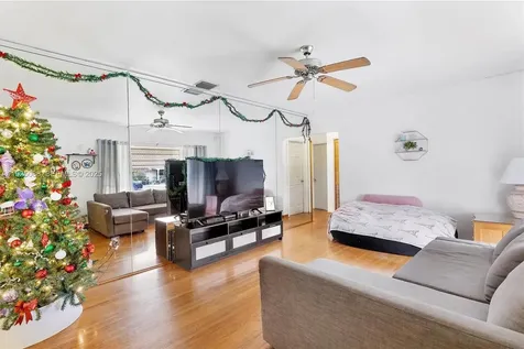 355 W 54th Street Hialeah FL 33012