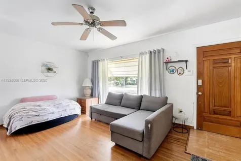 355 W 54th Street Hialeah FL 33012