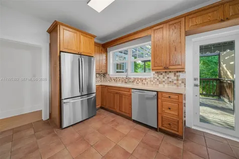 828 NW 9th Avenue Miami FL 33136