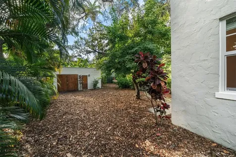 828 NW 9th Avenue Miami FL 33136