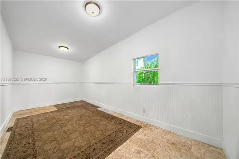 828 NW 9th Avenue Miami FL 33136