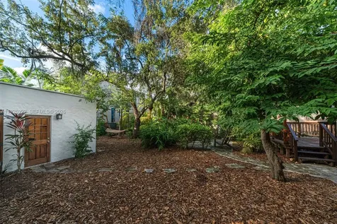 828 NW 9th Avenue Miami FL 33136
