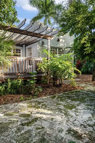 828 NW 9th Avenue Miami FL 33136