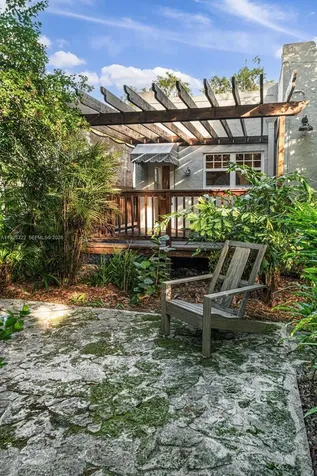 828 NW 9th Avenue Miami FL 33136