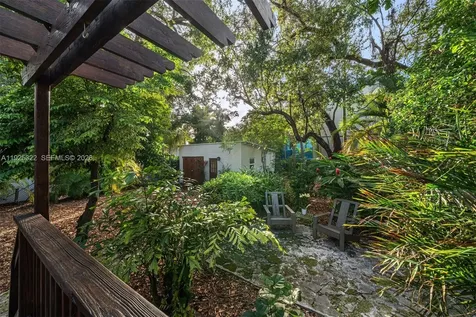 828 NW 9th Avenue Miami FL 33136