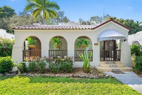 828 NW 9th Avenue Miami FL 33136