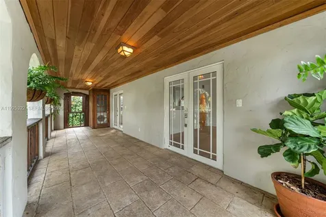 828 NW 9th Avenue Miami FL 33136