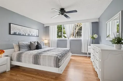 9511 N Hollybrook Lake Drive Pembroke Pines FL 33025