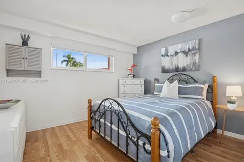 9511 N Hollybrook Lake Drive Pembroke Pines FL 33025