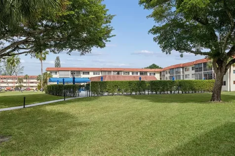 9511 N Hollybrook Lake Drive Pembroke Pines FL 33025