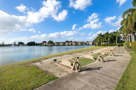 9511 N Hollybrook Lake Drive Pembroke Pines FL 33025