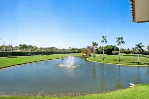 9511 N Hollybrook Lake Drive Pembroke Pines FL 33025