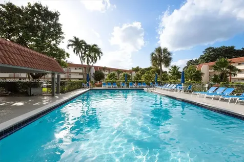 9511 N Hollybrook Lake Drive Pembroke Pines FL 33025