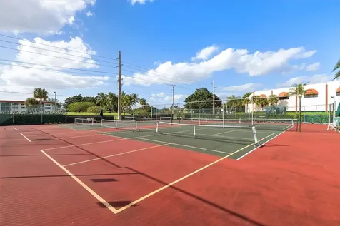 9511 N Hollybrook Lake Drive Pembroke Pines FL 33025